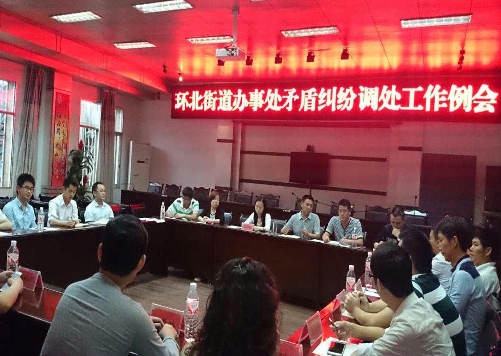 2015年5月6日，律师进社区法律服务活动中，为贯彻落实创新基层社会管理方式、发展律师在化解社会矛盾、服务经济、服务基层、服务民生中的重要作用王明律师参与环北办事处矛盾纠纷调处工作列会